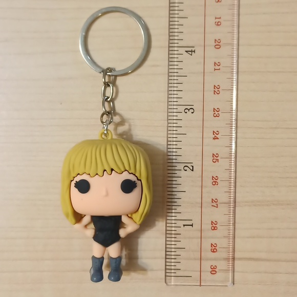 🆕 Taylor Swift Figurine Key Chain Bag Clip Chain - Picture 5 of 6